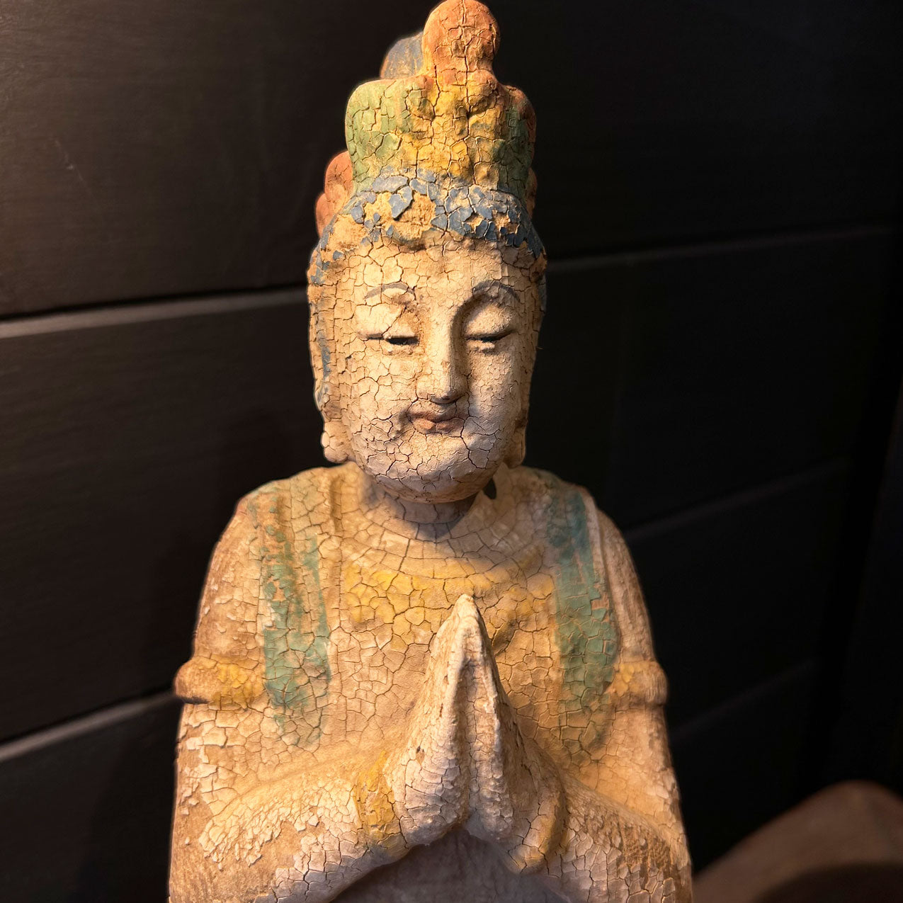 Statue de Bodhisattva priant