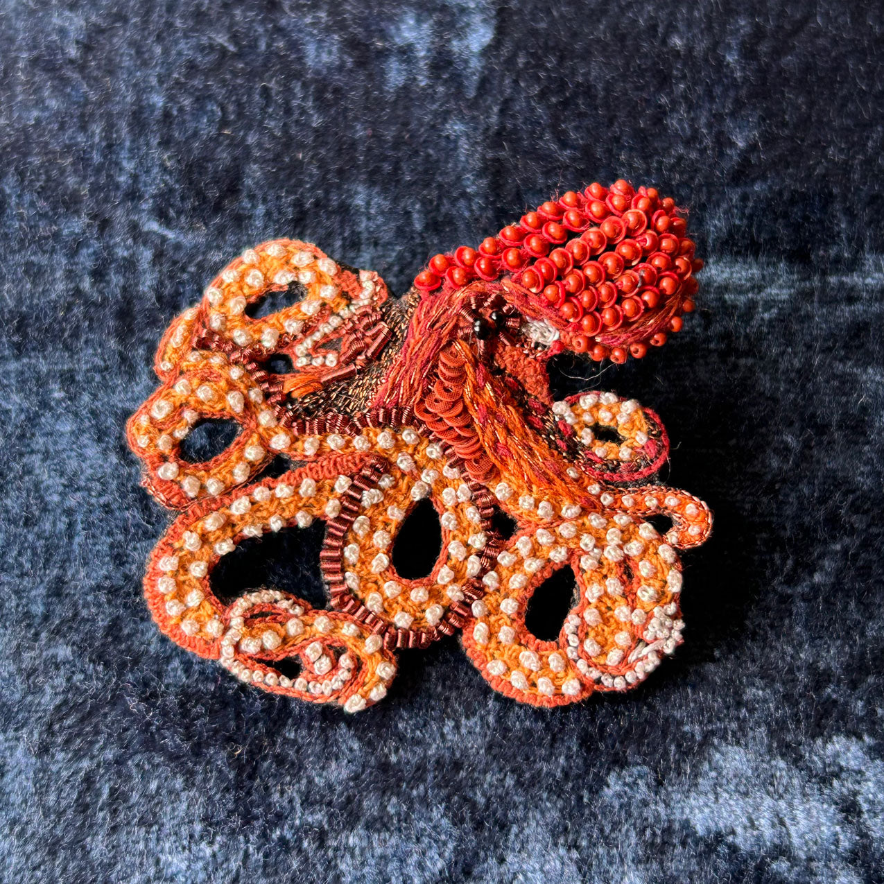 Broche brodée Trovelore - Pieuvre Rubis