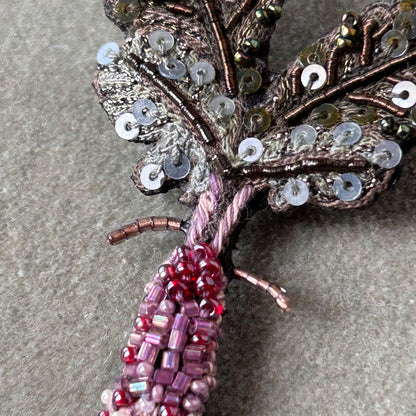 Broche brodée Trovelore - Radis long
